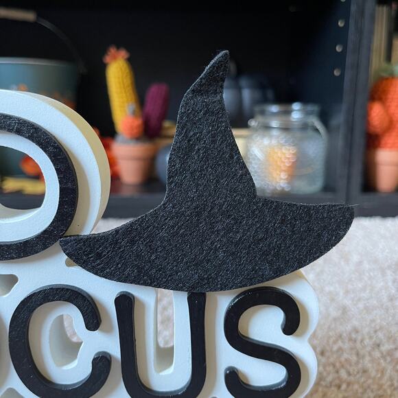 🏚️ NWT Hocus Pocus Witch Hat Table Top Sign Halloween Decor Target - Picture 8 of 16